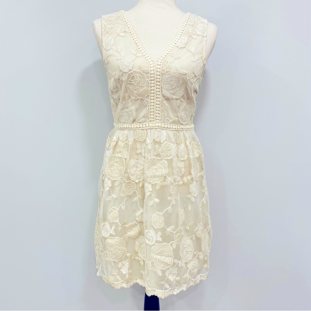 ALTAR’D STATE M Ivory Lace Floral Sleeveless Sheath Romantic Feminine Mini Dress